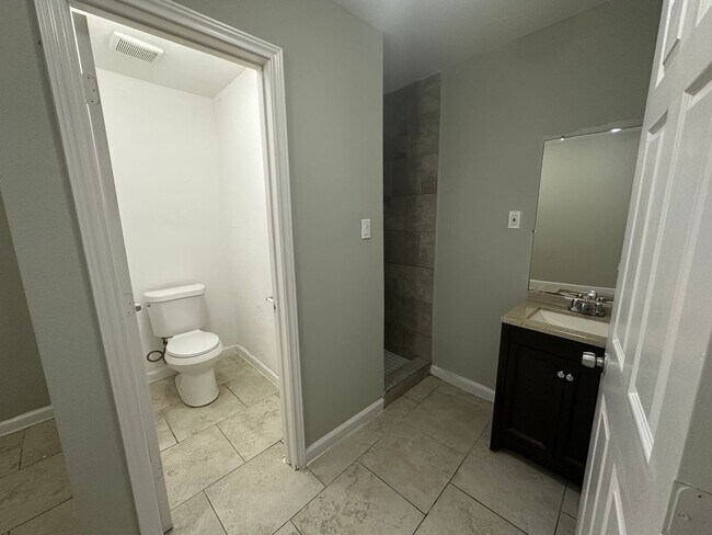 Photo - 107 Altic St Apartment Unit 3