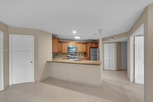 4015 W McNab Rd Unidad D210