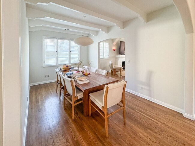 Photo - 345 Westbourne Dr