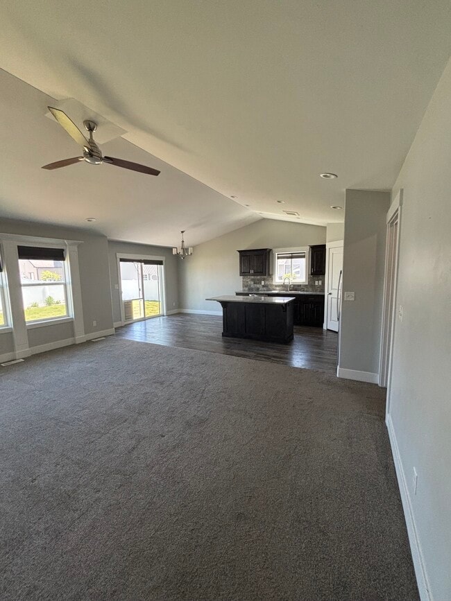 Building Photo - 448 Washington Loop