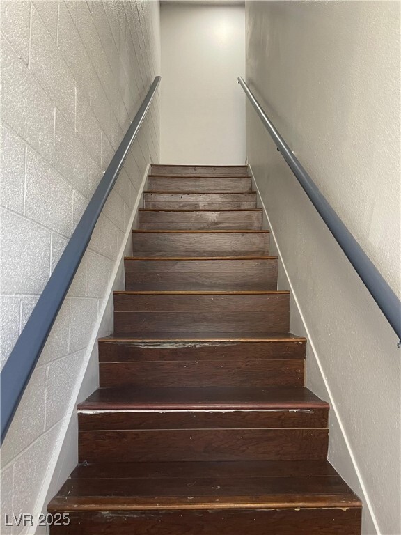 Photo - 700 E Nelson Ave