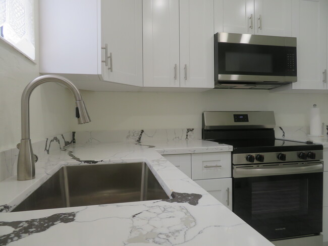 quart countertop - 4532 Bougainvilla Dr Unit # 12