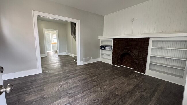 Photo - 3323 West St
