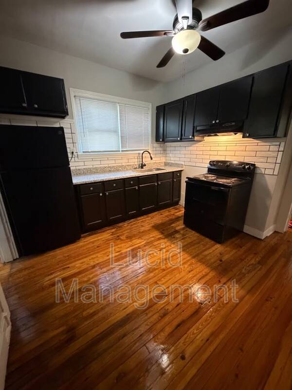 Photo - 714 M St