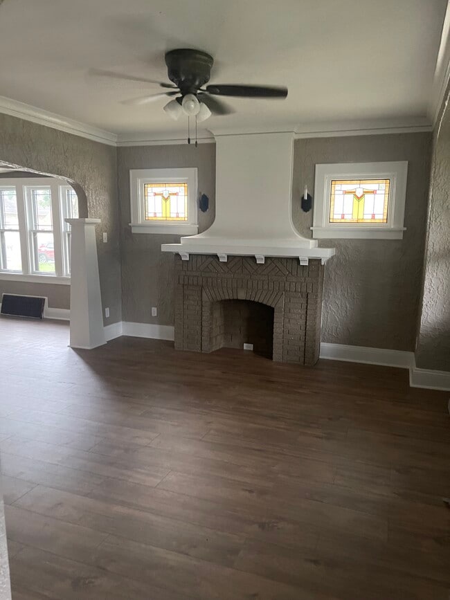 Photo - 5633 W Rogers St Apartments Unit Remodeled 2bed-1bath