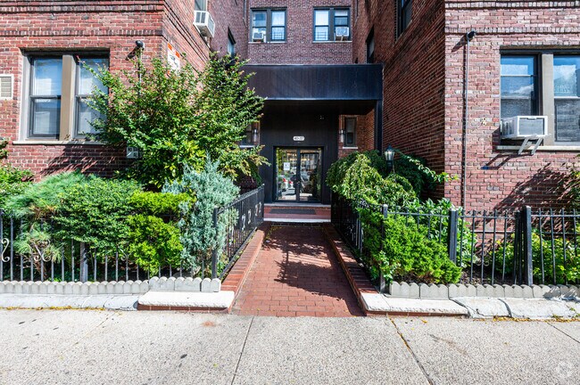 Photo - 40-37 77th St