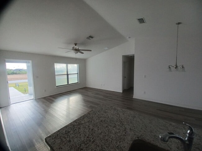 Photo - 2028 NE 5th Pl