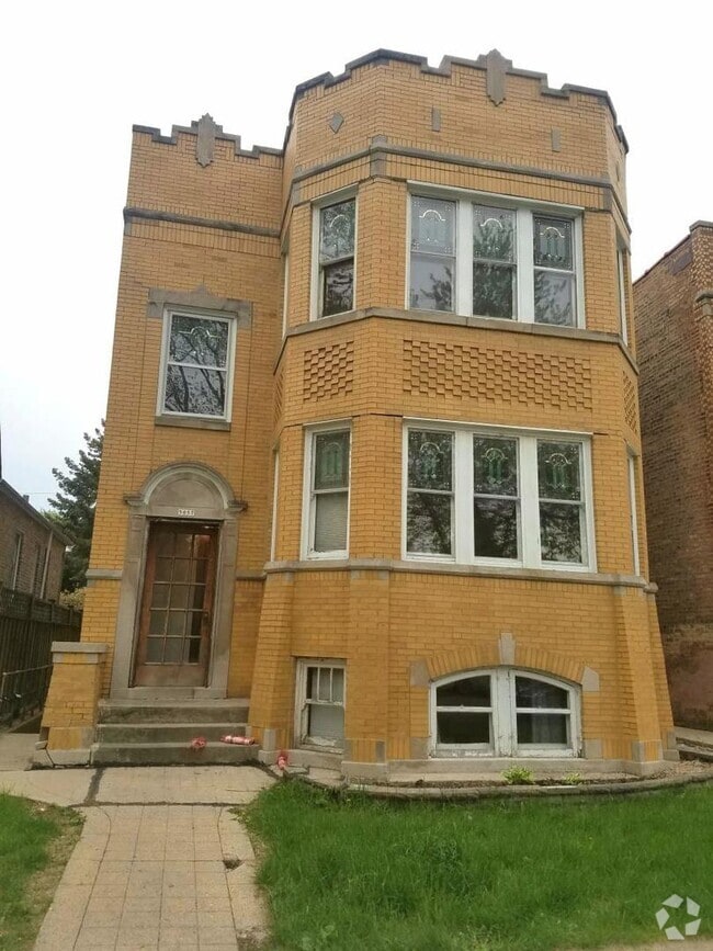 Building Photo - 5057 W Newport Ave Unit 2 Rental