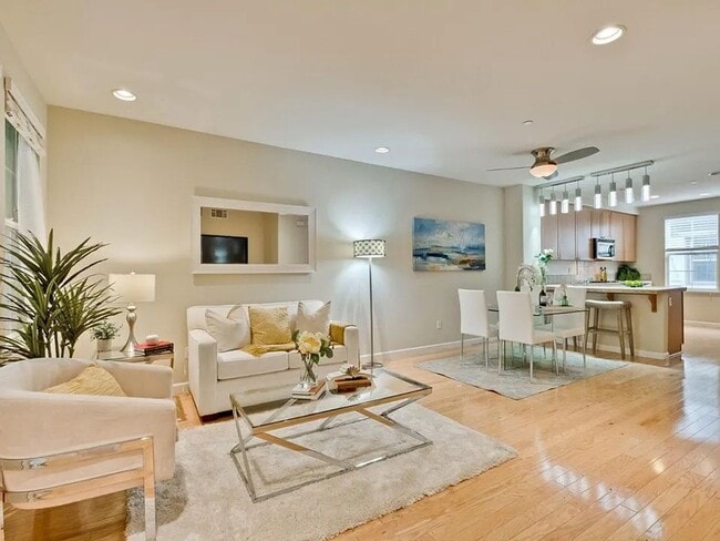 Building Photo - SAN JOSE-beautiful townhome with tandem t...