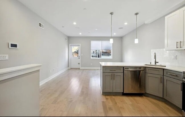 Photo - 2011 N Randolph St Unit A