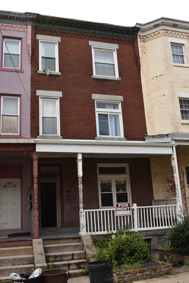 6 BR townhouse - 17 Welsford St Townhome