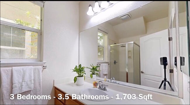 Photo - 1062 Acland Way