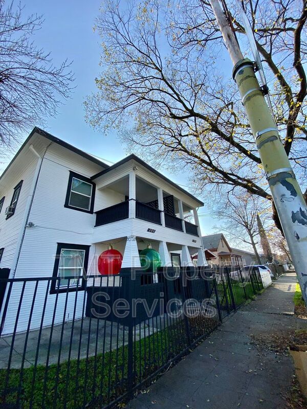 Photo - 202-208 W Oak Street