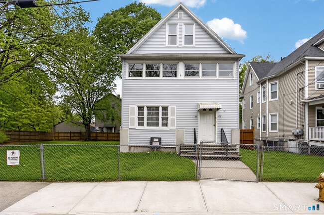 Building Photo - 95 Parrott Ave