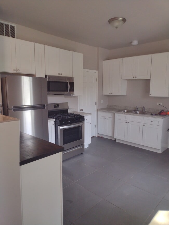 Photo - 48 W 21st St