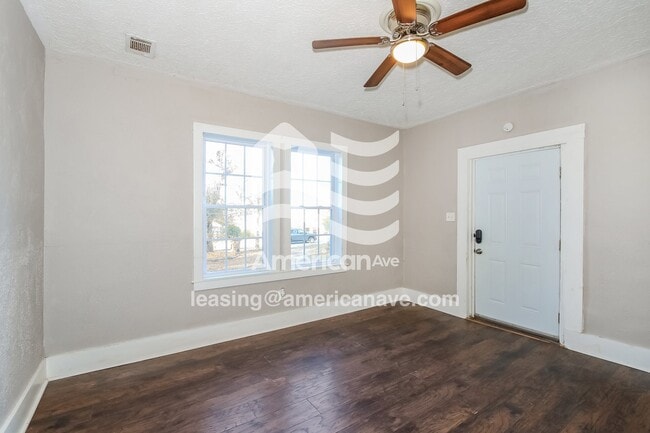 Photo - 130 Pelzer St