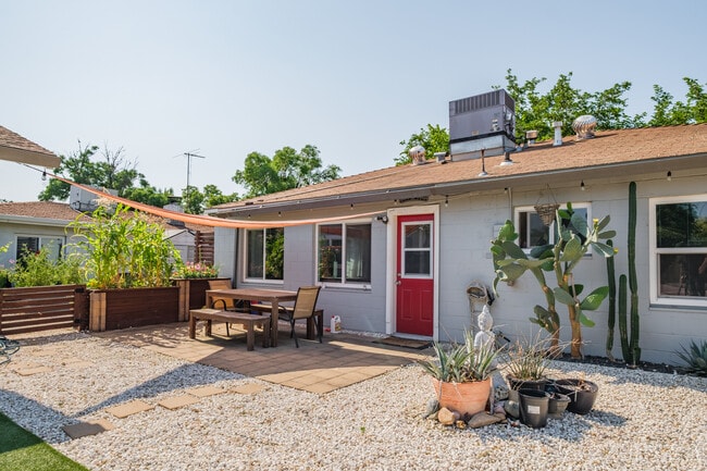 Photo - 5700 Cibola Way Unidad 3 Facing yard