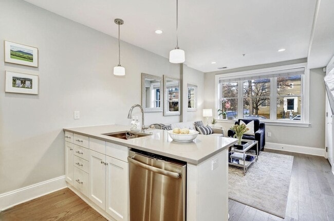 Photo - 3918 W St NW Unit 4