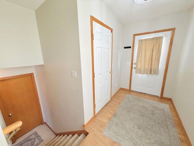 Photo - Great 2 Bedroom Townhome in Prime Apple Valley Location!   W’Finished Basement