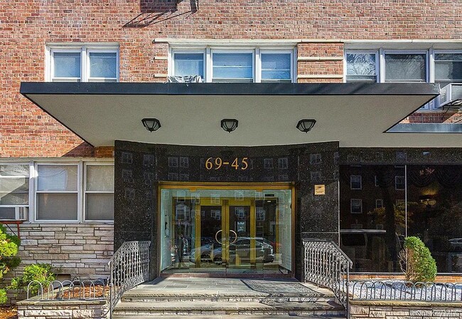 Building Photo - 69-45-69108 108th St Unit 5J Rental