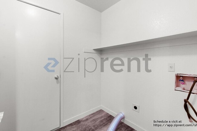 Photo - 4540 Armadale Way