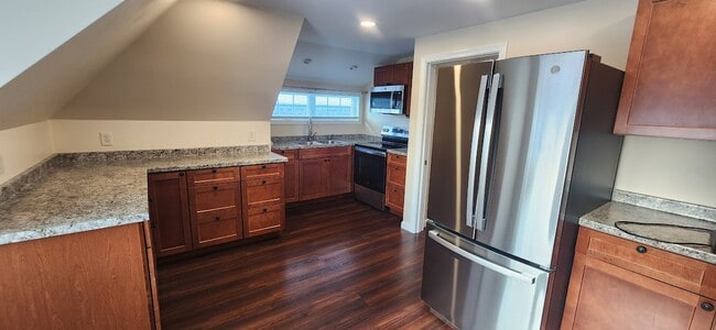 Building Photo - 142 College Ave Unit #2