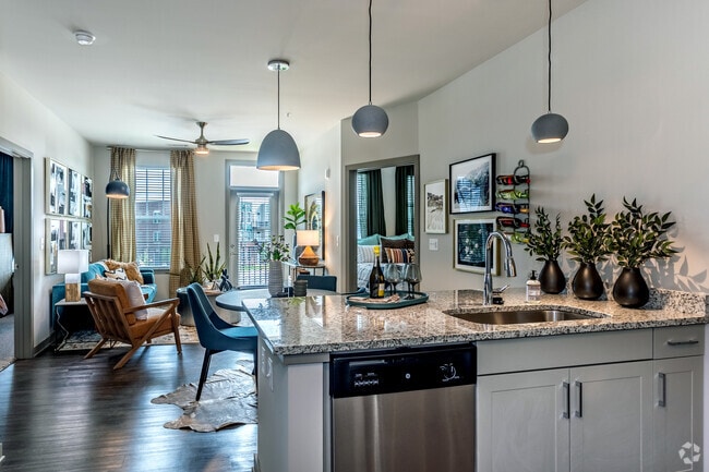 2BR, 2BA - 1020 SF