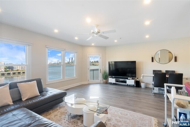 Photo - 302 The Promenade