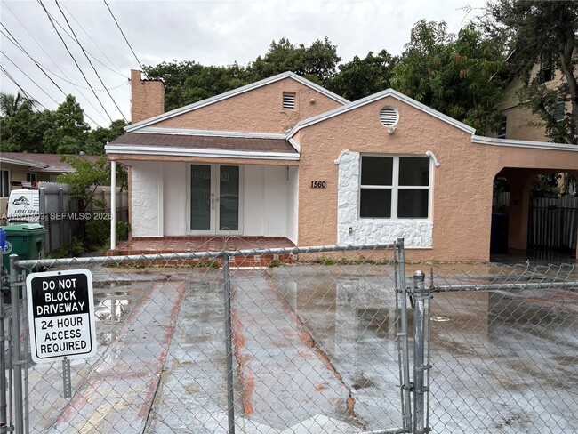 Building Photo - 1560 NW 25th Ave Unit 1