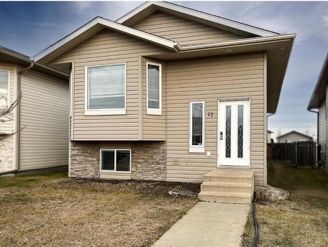 Building Photo - 3 bedroom in Grande Prairie AB T8W 0A9
