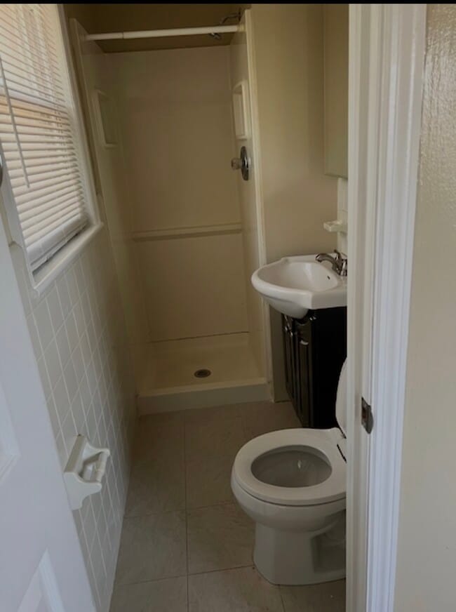 Photo - 1607 Hampshire Pl