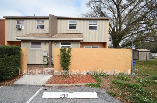 Building Photo - 939 Castle Way