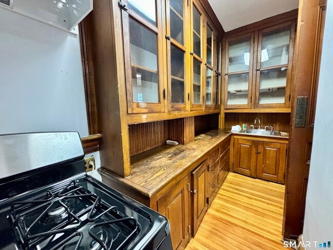 Photo - 1887 Summer St