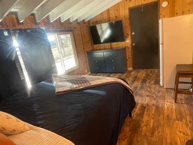 1097 Club View Dr Unit 4