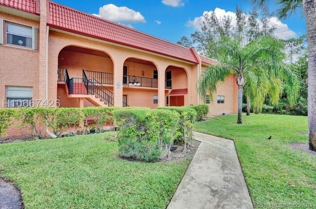 Building Photo - 235 Lake Dora Dr Unit 235