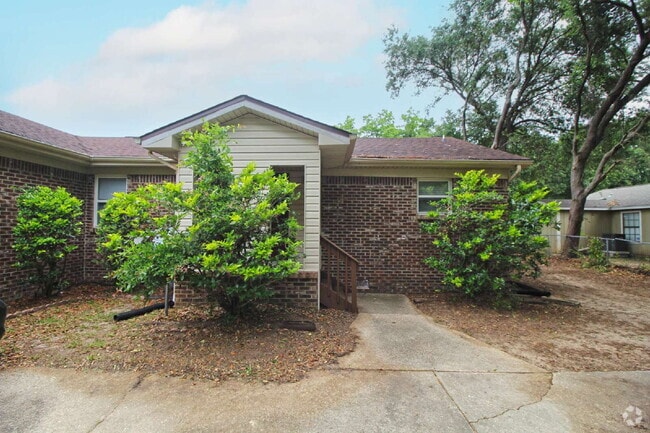 Building Photo - Updated 1-Bedroom Duplex in Bellview – New... Unit A Rental