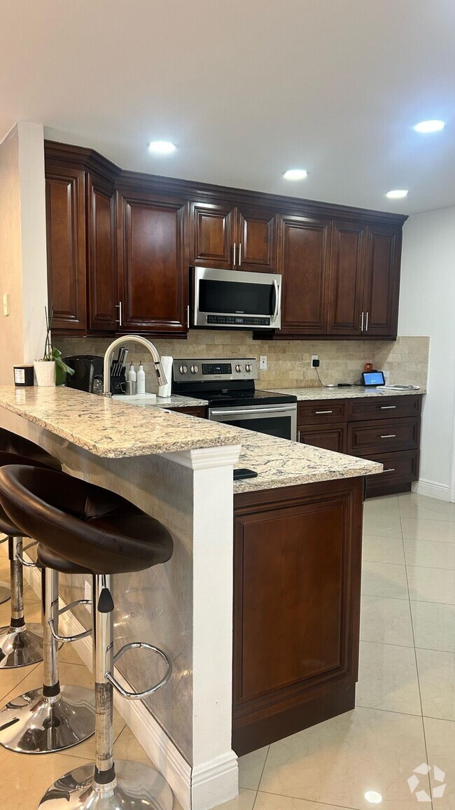 Building Photo - 5301 Canoe Bend Dr Rental