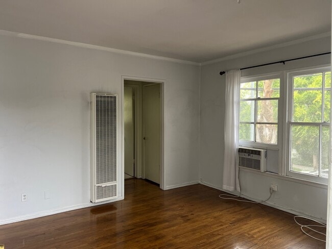 Building Photo - 883 N Hoover St Unit 883