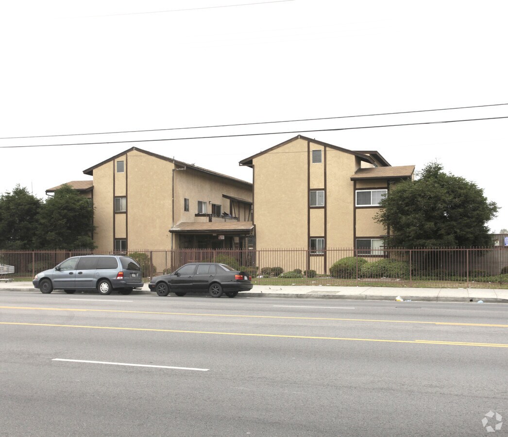 North Pointe Rayen Apartments - North Pointe Rayen Apartments