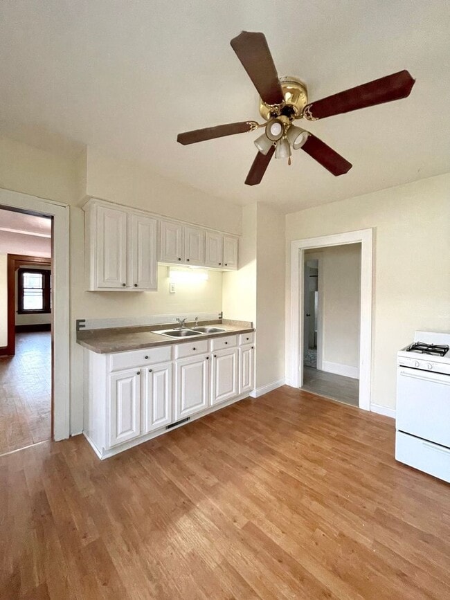 Photo - 2577 N 52nd St