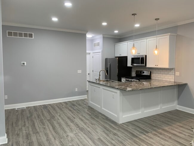 Photo - 600 Center St Unit 403 Ward Apt 1