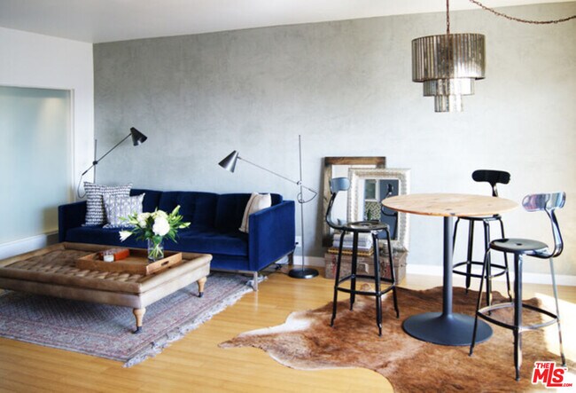 Photo - 1131 Alta Loma Rd Unidad 407