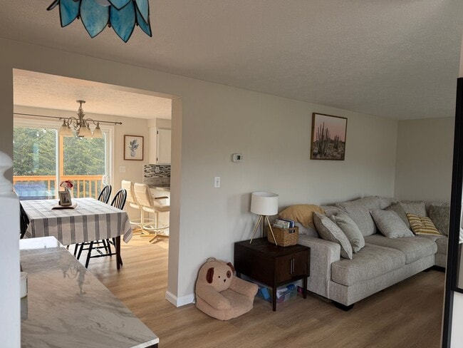 Photo - Roomy 5 Bedroom Home with Deck in Christiansburg