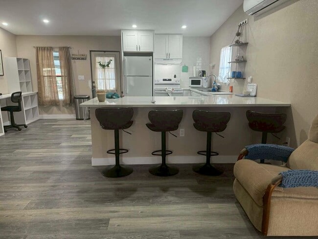 4701 Leilani Ln