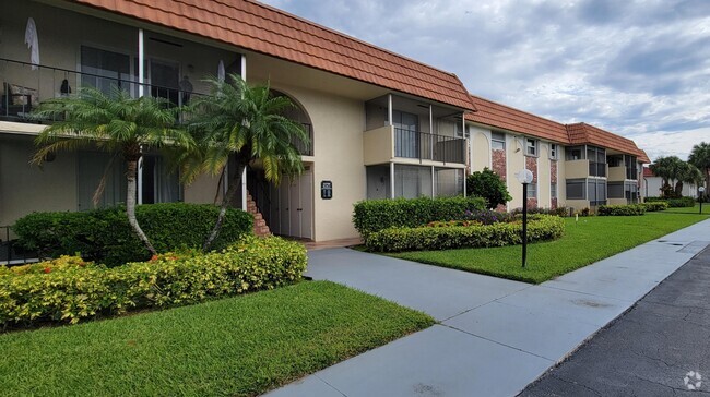 Building Photo - 22795 SW 66th Ave Unit 105 Rental