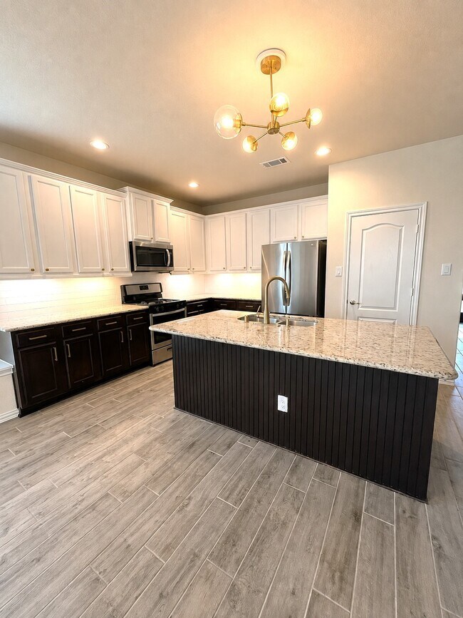 Photo - 1927 Willow Rock Way