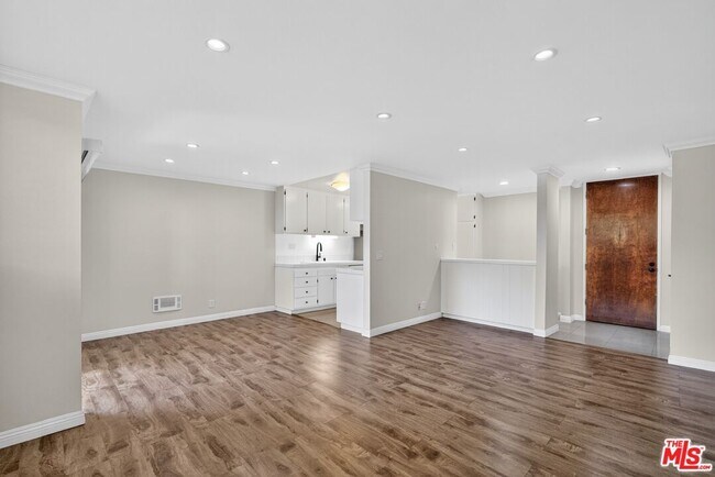 5900 Canterbury Dr Unit B217