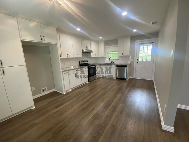 Photo - Beautiful 2 Bed 1 Bath house for rent!!