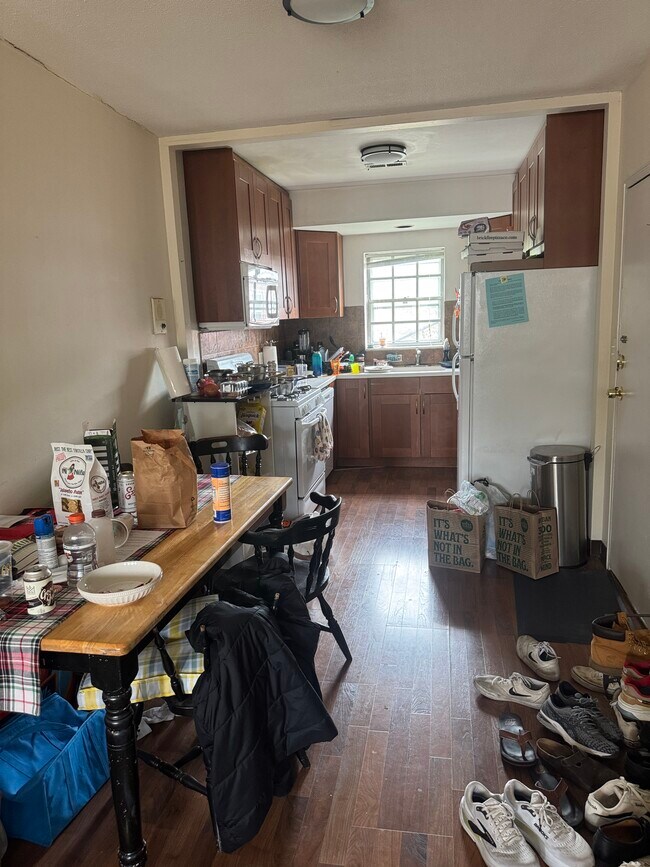 Building Photo - 161 Lake Shore Rd Unit 3
