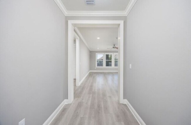 Photo - 77 Perimeter Pl